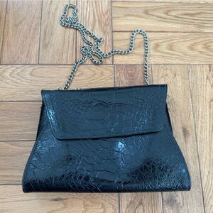 Elegant Black Croc-Embossed Chain Bag